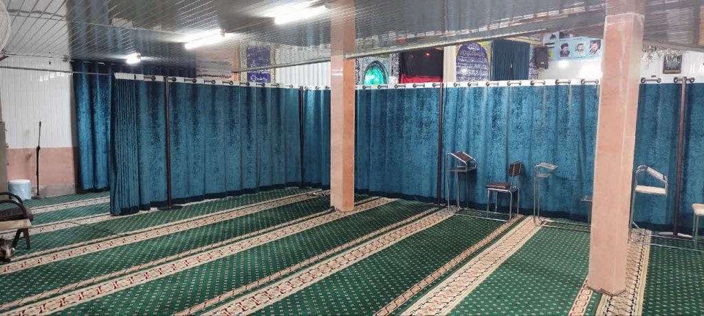 تعویض پرده‌های مسجد امام هادی علیه‌السلام
